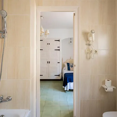 Hotel La Goleta 2*