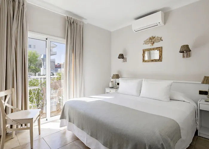 La Goleta Hotel 2*