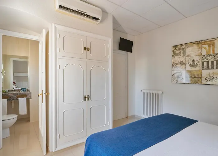 Otel La Goleta 2*